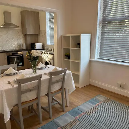 Cheerful 3 Bedroom Apartment